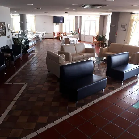 ξενοδοχείο σκάλα 2* Παραλία Ραχών